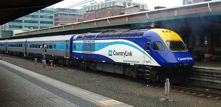 countrylink-xpt CountryLink XPT train at Sydney Central Station (c) Vicer; http://en.wikipedia.org/wiki/File:Xptnew.jpg